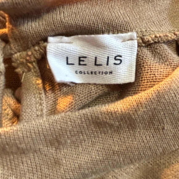 Le Lis Collection Tan Long Sleeve Crop Keyhole Back S - Picture 7 of 8